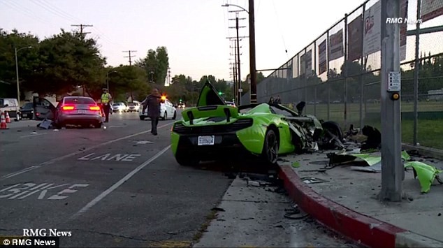 Buốt ruột nhìn siêu xế Spider McLaren nát bét sau tai nạn - ảnh 7