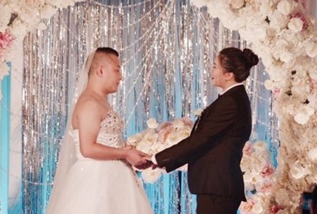 Sợ lộ béo, cô dâu đòi mặc vest để chú rể... mặc váy - ảnh 2