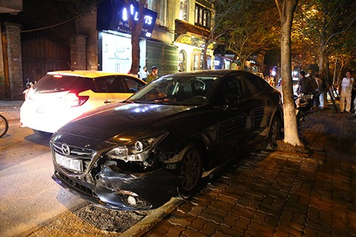 Xế hộp đâm liên hoàn ở Hà Nội, làm gãy chân bé gái - ảnh 1