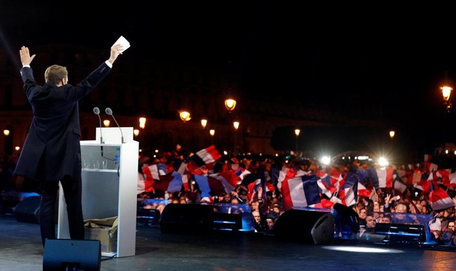 Ông Macron nói gì khi đi vào lịch sử nước Pháp? - ảnh 1