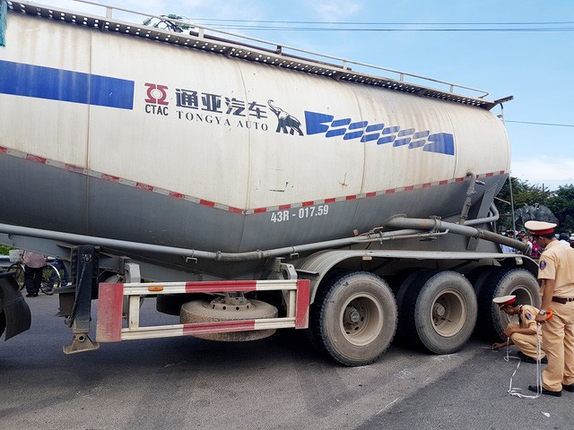 Xe đầu kéo tông 4 người trong một gia đình thương vong - ảnh 2