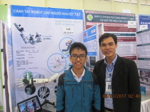 Nam sinh chế 'cánh tay robot' sang Mỹ dự thi quốc tế - ảnh 1