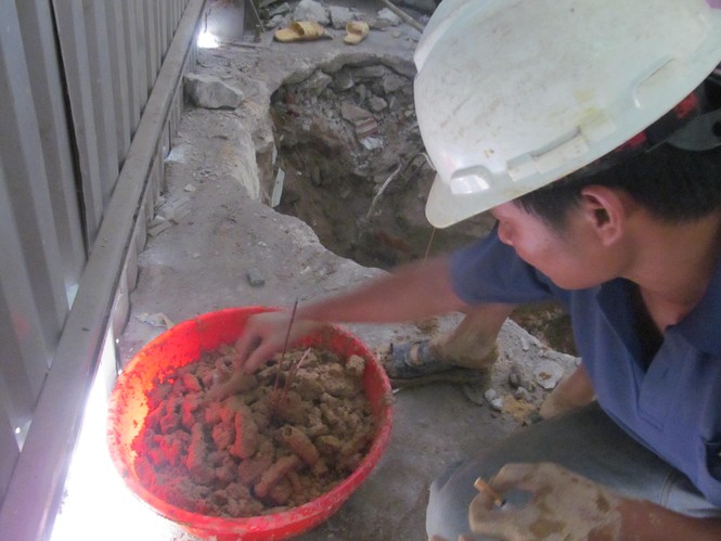 Phát hiện hàng trăm bộ hài cốt trong vườn nhà - ảnh 1