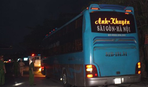 Bị kiểm tra, tài xế cố thủ trong xe suốt nhiều giờ - ảnh 1