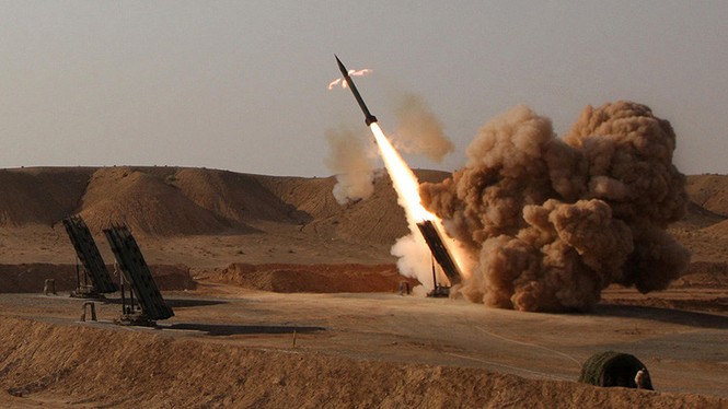 Tổng thống Iran khẳng định ‘đã, đang và sẽ tiếp tục sản xuất tên lửa’ - ảnh 2
