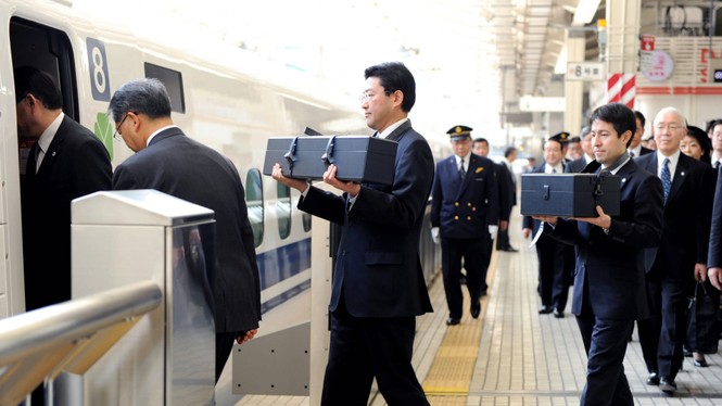lễ đăng quang nhà vua Nhật Bản Nhật hoàng Naruhito ba báu vật hoàng cung kiếm gương ngọc - ảnh 4