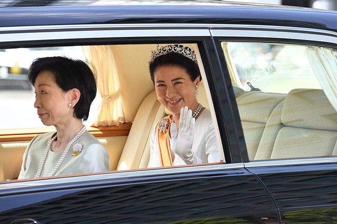 lễ đăng quang nhà vua Nhật Bản Nhật hoàng Naruhito ba báu vật hoàng cung kiếm gương ngọc - ảnh 2