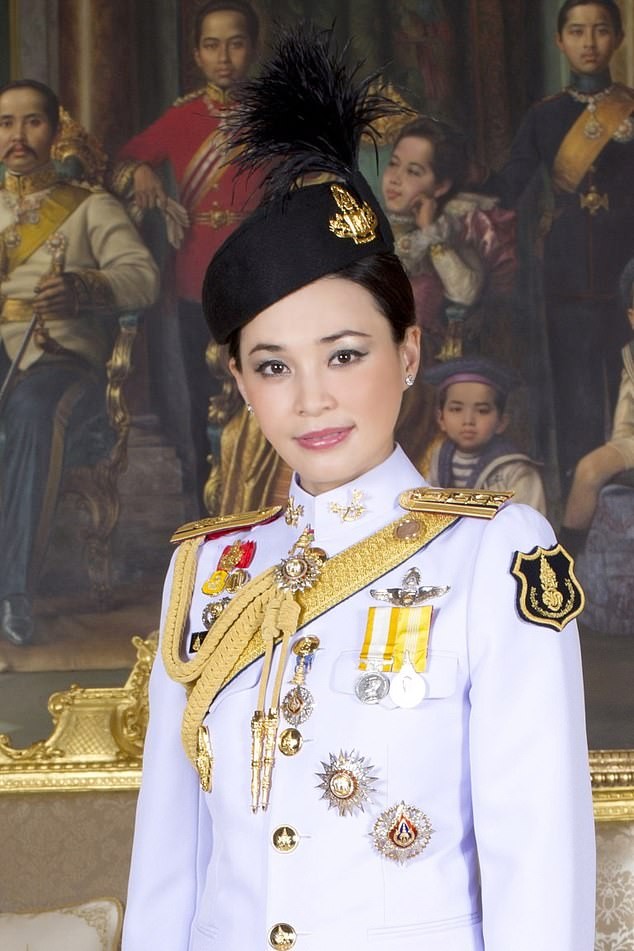 nhà vua Thái Lan hoàng hậu hoàng quý phi phế truất hoàng cung - ảnh 1