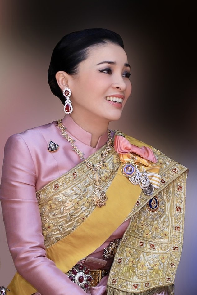 nhà vua Thái Lan hoàng hậu hoàng quý phi phế truất hoàng cung - ảnh 2