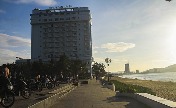 Qua tìm hiểu của PV, khách sạn Bình Dương đã hết hợp đồng thuê đất.Khách sạn Hải Âu sẽ hết hạn thuê đất trong năm 2019 và đơn vị này đang xin UBND tỉnh Bình Định gia hạn thêm.
