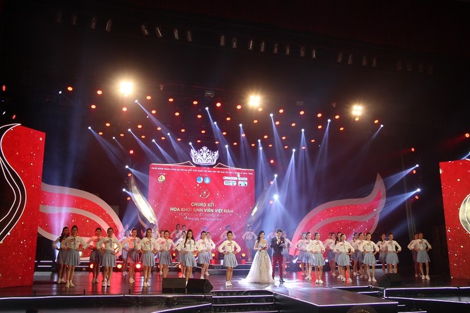 45 thí sinh Hoa khôi Sinh viên Việt Nam đồng diễn mở màn chung kết - ảnh 7
