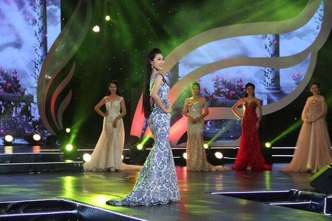 45 thí sinh Hoa khôi Sinh viên tỏa sáng trong trang phục dạ hội - ảnh 7