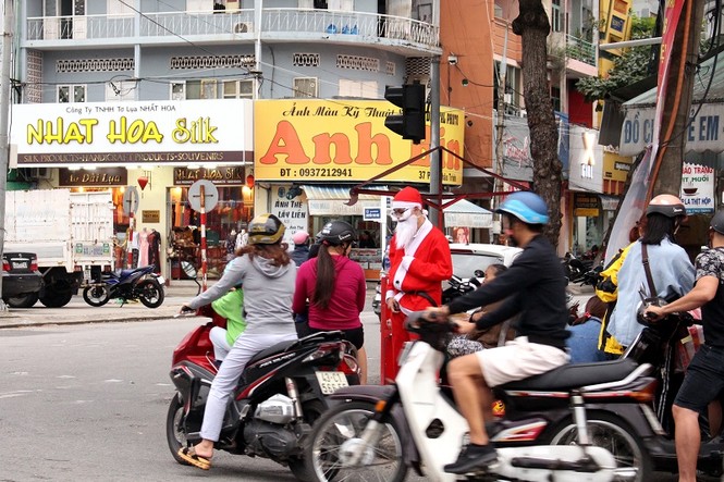 Dịch vụ ông già Noel ship quà nhộn nhịp dịp Giáng sinh - ảnh 1