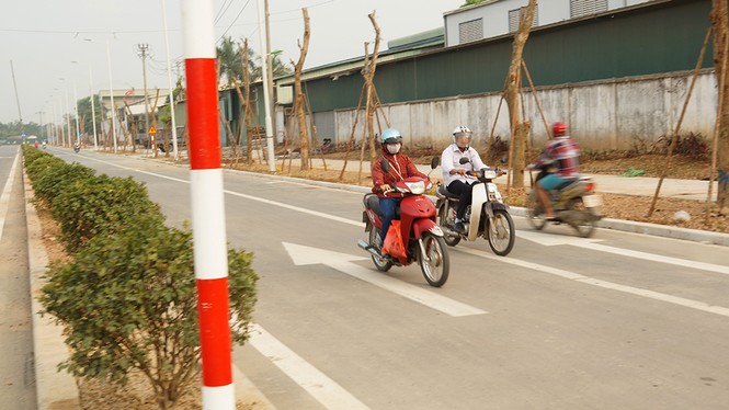 Ô tô, xe máy 'đi theo sở thích' trên đường nghìn tỷ giữa Thủ đô - ảnh 11