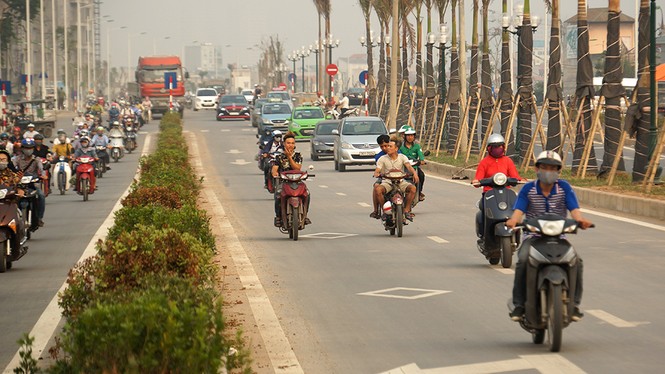 Ô tô, xe máy 'đi theo sở thích' trên đường nghìn tỷ giữa Thủ đô - ảnh 15