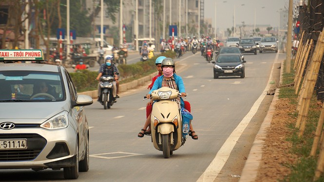 Ô tô, xe máy 'đi theo sở thích' trên đường nghìn tỷ giữa Thủ đô - ảnh 16