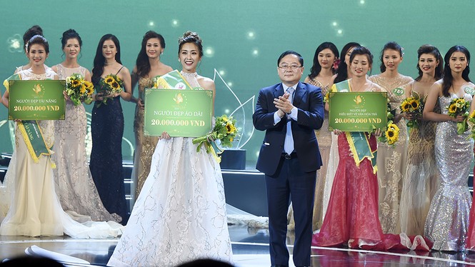 Màn trình diễn áo dài thướt tha tại chung kết “Người đẹp xứ Trà” 2017 - ảnh 1