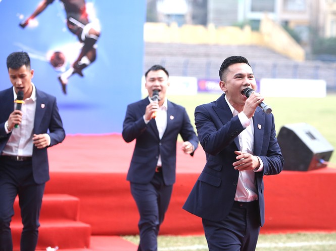 Dàn nghệ sĩ trổ tài trên sân cỏ 'cháy' cùng Seagame 30 - ảnh 2