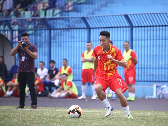 Dàn nghệ sĩ trổ tài trên sân cỏ 'cháy' cùng Seagame 30 - ảnh 6