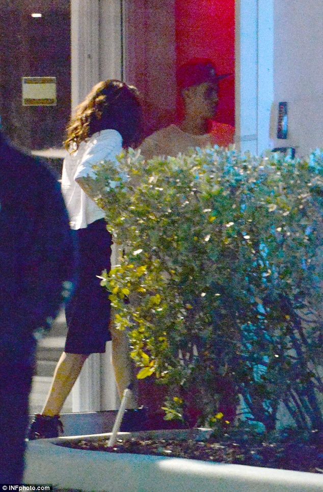 Selena 'bắt gặp' Justin Bieber cùng gái lạ trong studio giữa đêm - ảnh 4
