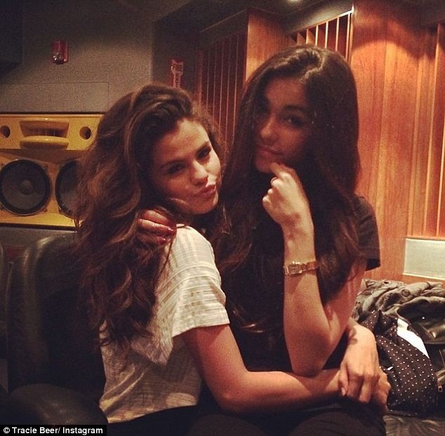 Selena 'bắt gặp' Justin Bieber cùng gái lạ trong studio giữa đêm - ảnh 8