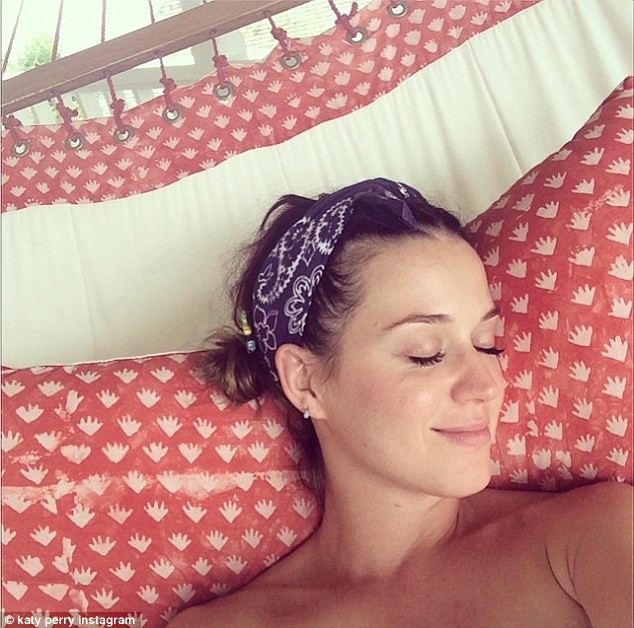 Katy Perry rạng rỡ ra mắt dòng nước hoa mới - ảnh 5
