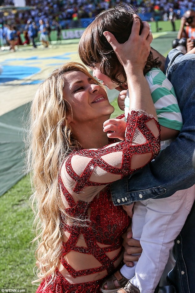 Shakira bế con trai tới dự lễ bế mạc World Cup 2014 - ảnh 3