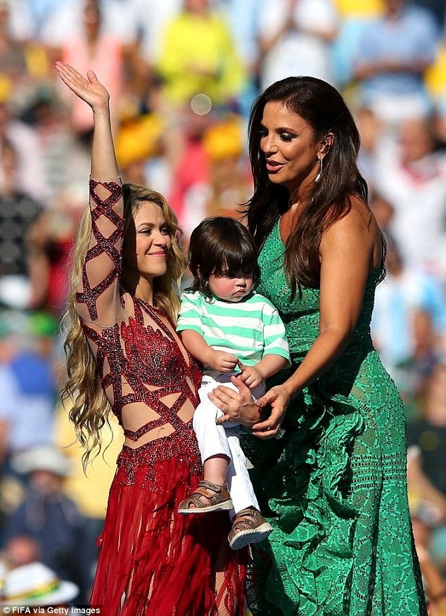 Shakira bế con trai tới dự lễ bế mạc World Cup 2014 - ảnh 4