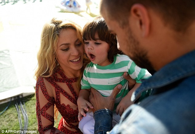Shakira bế con trai tới dự lễ bế mạc World Cup 2014 - ảnh 6
