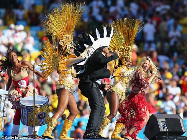 Shakira bế con trai tới dự lễ bế mạc World Cup 2014 - ảnh 7