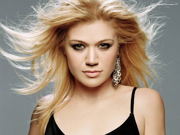 Những hình ảnh nữ danh ca Kelly Clarkson - ảnh 1