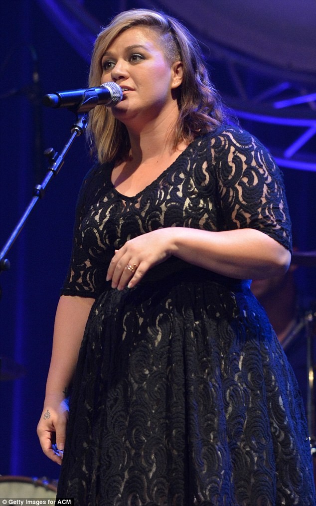 Những hình ảnh nữ danh ca Kelly Clarkson - ảnh 6