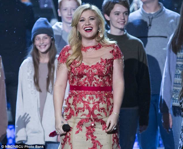 Những hình ảnh nữ danh ca Kelly Clarkson - ảnh 7