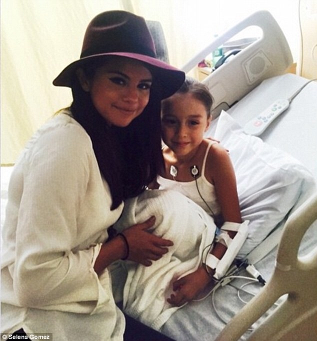 Selena Gomez cho “ra lò” MV mới chiêu đãi fan - ảnh 4
