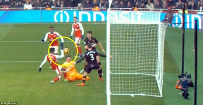Alexis Sanchez tỏa sáng, Arsenal lên tốp 3 - ảnh 2