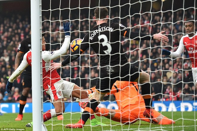 Alexis Sanchez tỏa sáng, Arsenal lên tốp 3 - ảnh 1