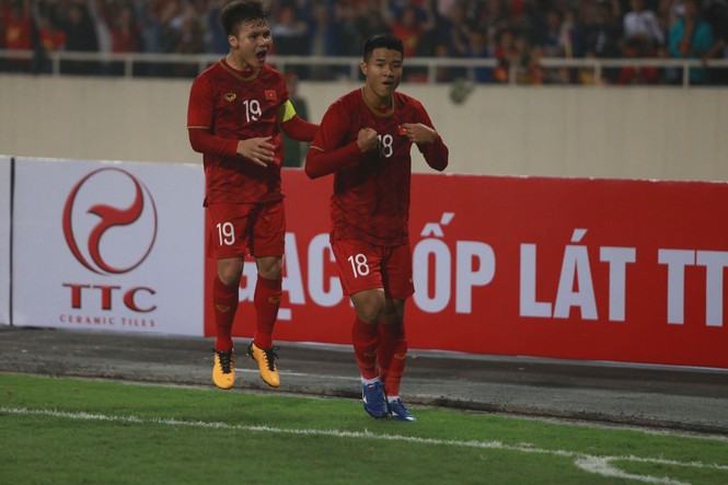 Hà Đức Chinh ăn mừng bàn thắng theo phong cách Ronaldo - ảnh 7