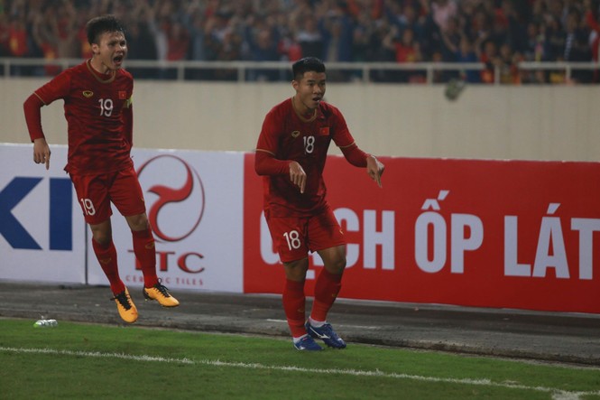 Hà Đức Chinh ăn mừng bàn thắng theo phong cách Ronaldo - ảnh 8