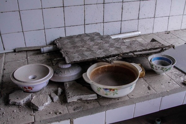 Cảnh hoang tàn nơi chung cư tại