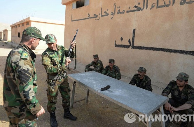 Cận cảnh cuộc sống binh sỹ Syria ở tiền tuyến - ảnh 3
