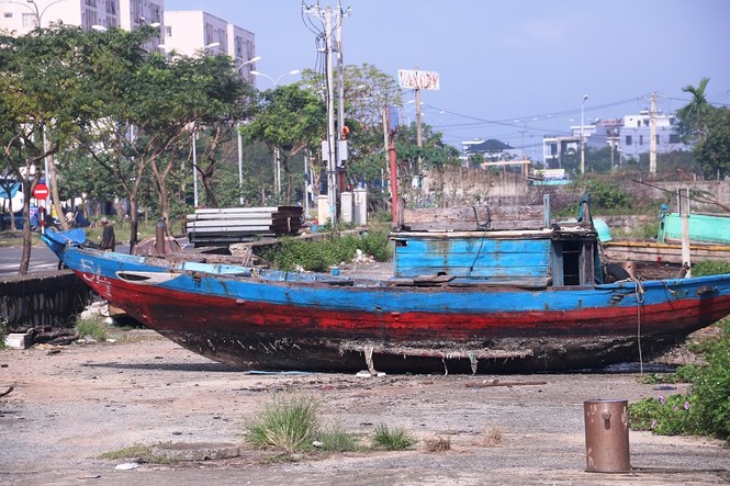 Ngổn ngang 'nghĩa địa' tàu cá xả bản ở Đà Nẵng - ảnh 8