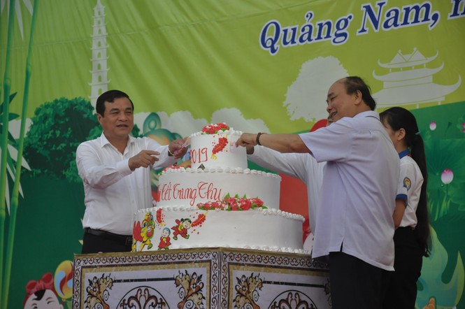 Thủ tướng vui tết Trung thu cùng trẻ em Quảng Nam - ảnh 2