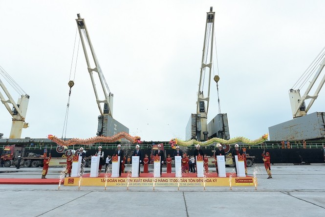 Hoa Sen “mở hàng” năm 2019 với lô hàng 17.000 tấn tôn xuất đi Mỹ - ảnh 1