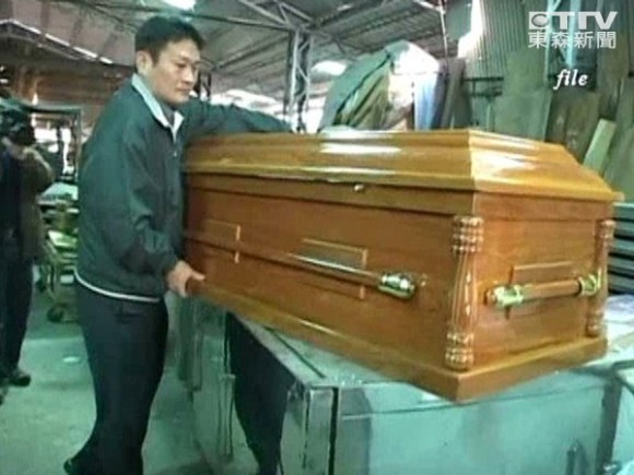 Thưởng Tết: Xe hơi, vàng miếng, và... quan tài - ảnh 3