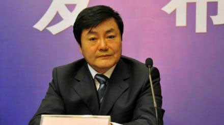Khám nhà quan tham Trung Quốc, đếm tiền hỏng cả máy - ảnh 1