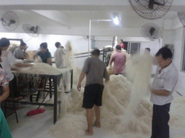 Kinh hãi cảnh sản xuất mỳ sợi ở Trung Quốc - ảnh 4