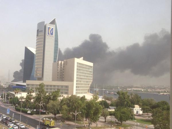Cháy tàu trên sông, Dubai mịt mù khói lửa - ảnh 5
