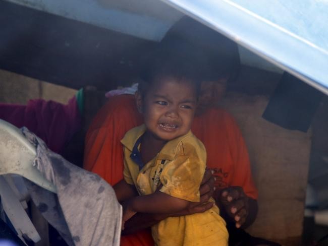 Hai vạn người sơ tán, 14 người chết vì bão ở Philippines - ảnh 2