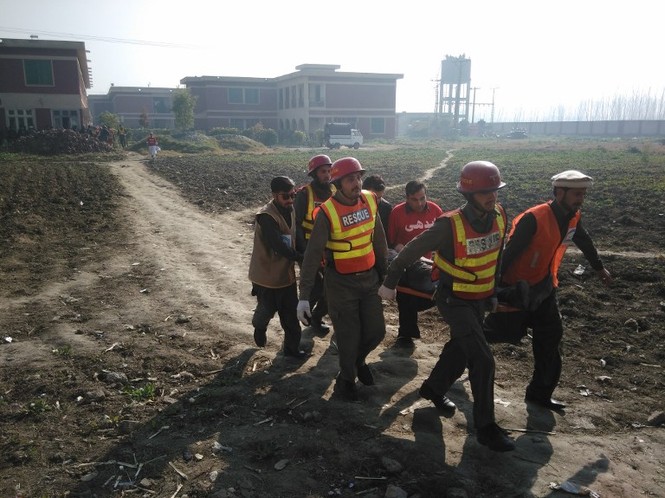 Sốc với hiện trường vụ xả súng trường đại học Pakistan - ảnh 1