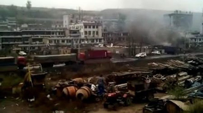 Nổ tòa nhà ở Trung Quốc, hàng trăm người thương vong - ảnh 4